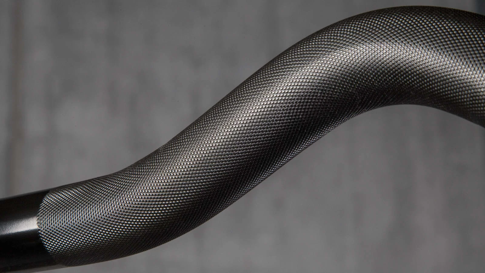 Rogue Fitness Rogue Infinity Socket Pull-up Curl Bar 6 Rogue Fitness Rogue Infinity Socket Pull-up Curl Bar - Image 4