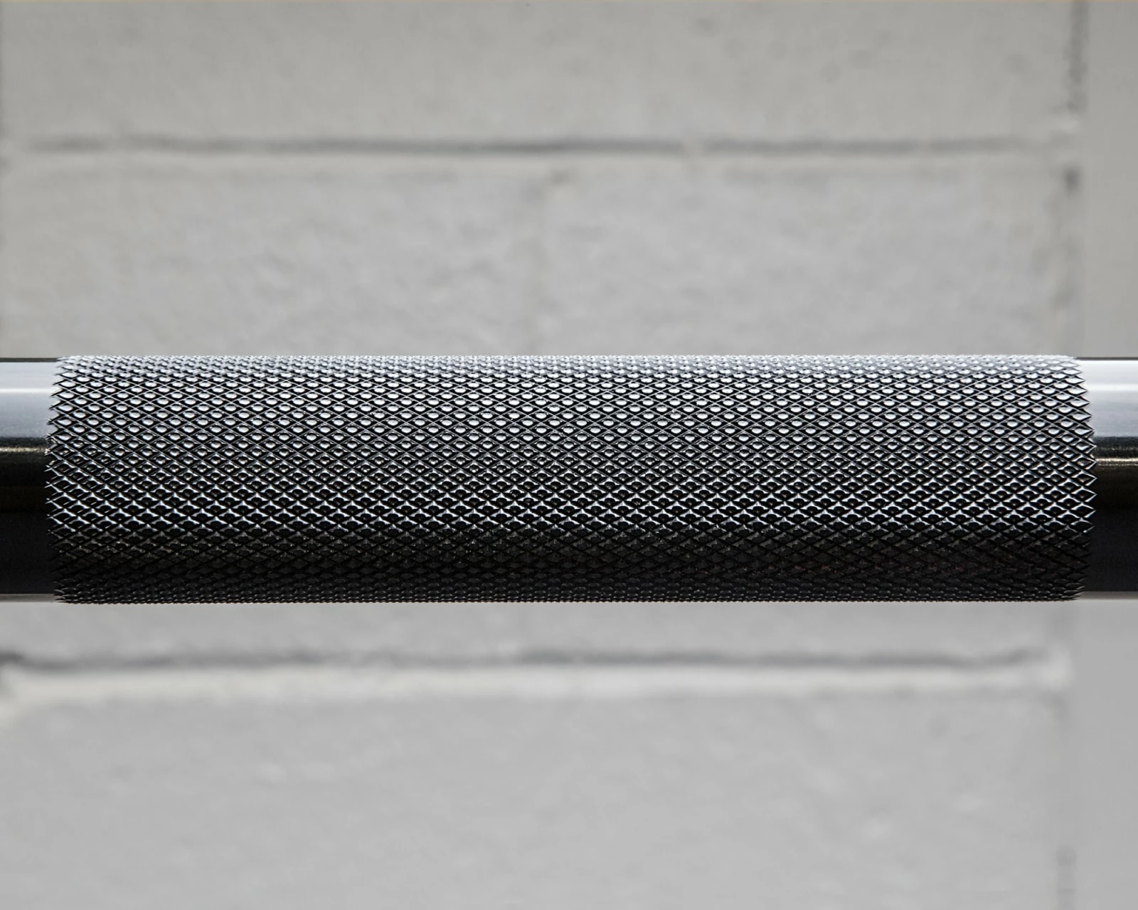 Rogue Fitness Rogue 20KG Ohio Power Bar - Black Zinc 5 Rogue Fitness Rogue 20KG Ohio Power Bar - Black Zinc - Image 3