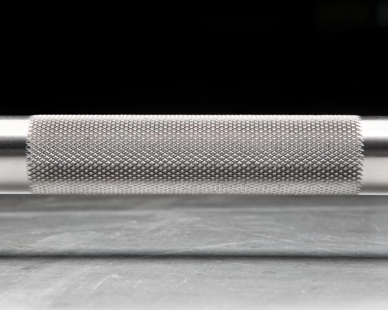 Rogue Fitness Rogue 20KG Ohio Power Bar - Stainless Steel 5 Rogue Fitness Rogue 20KG Ohio Power Bar - Stainless Steel - Image 3