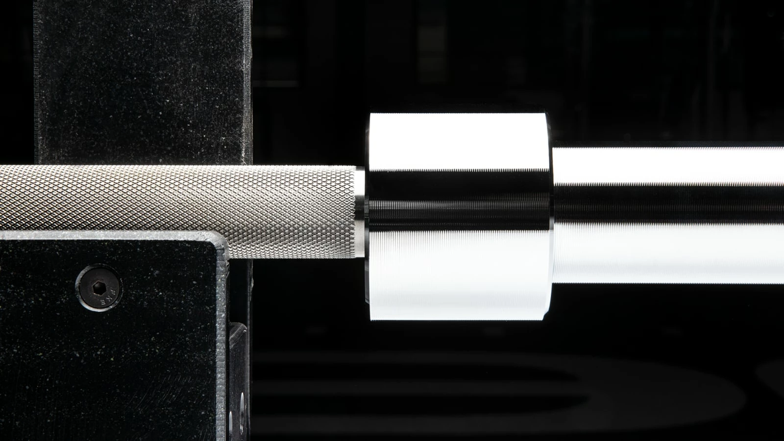 Rogue Fitness Rogue 32MM Squat Bar 5 Rogue Fitness Rogue 32MM Squat Bar - Image 3