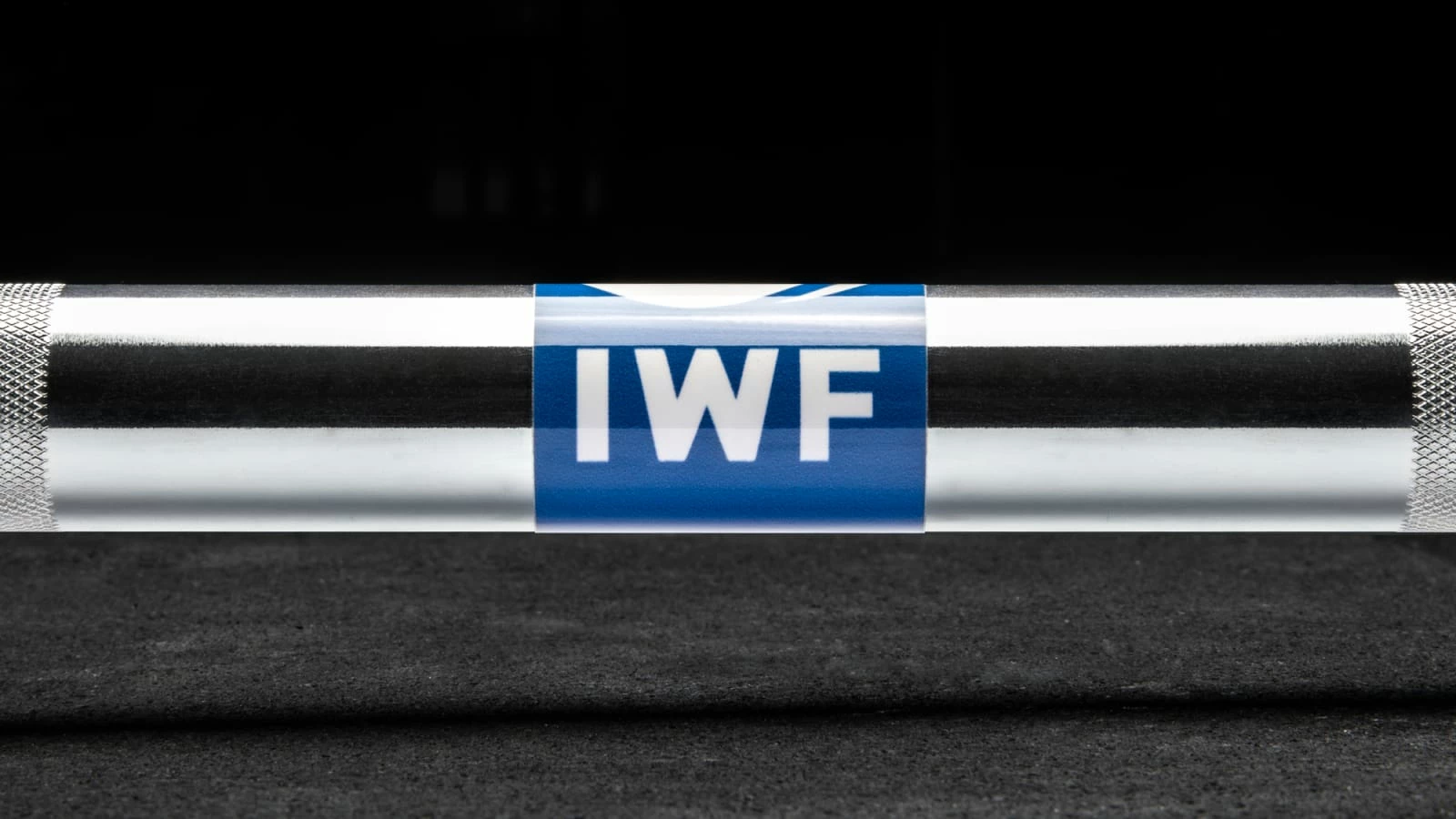 Rogue Fitness Rogue 28MM IWF Olympic Weightlifting Bar W/ Center Knurl - Bright Zinc 6 Rogue Fitness Rogue 28MM IWF Olympic Weightlifting Bar W/ Center Knurl - Bright Zinc - Image 4